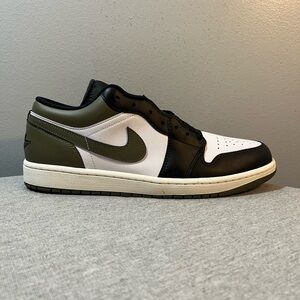 Nike Air Jordan 1 Low Black Toe Medium Olive Green Men's Shoe Size 11 553558-092